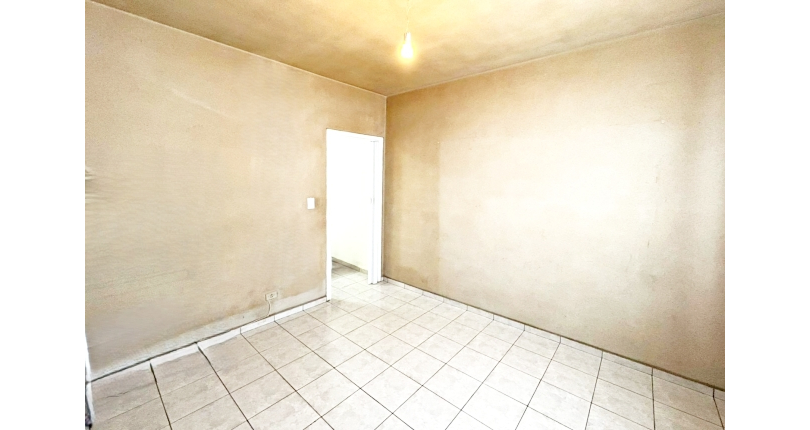 Casa à venda Rua Adele Zarzur, Jardim São José (Zona Norte) - Imóveis à Venda