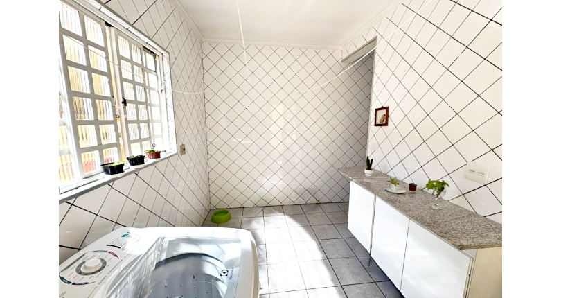 Casa à venda Rua Adele Zarzur, Jardim São José (Zona Norte) - Imóveis à Venda