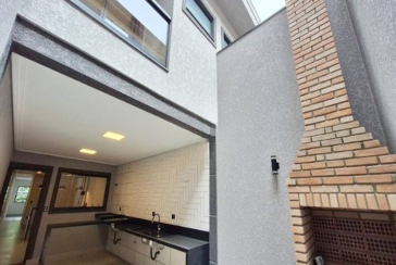 Sobrado novo à venda no Jardim Mangalot na Rua General Lauro Cavalcanti de Farias 461