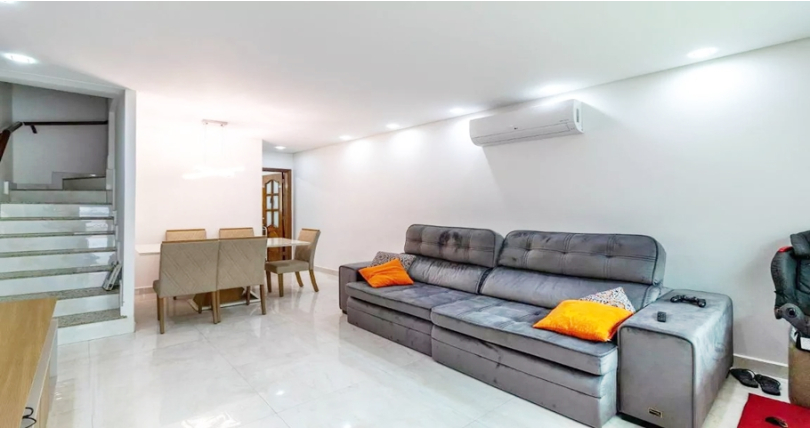 Belo Sobrado à venda no Parque Maria Domitila na Rua José Teodoro Vieira 