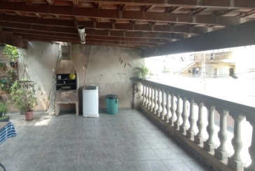 Casa assobradada à venda na Vila Guedes na Rua Maria Julieta Drummond de Andrade,