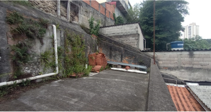 Casa assobradada à venda na Vila Guedes na Rua Maria Julieta Drummond de Andrade,