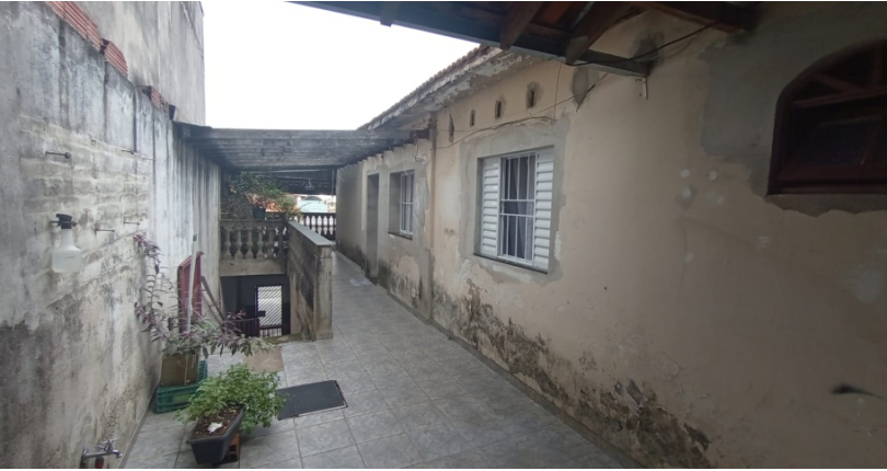 Casa assobradada à venda na Vila Guedes na Rua Maria Julieta Drummond de Andrade,