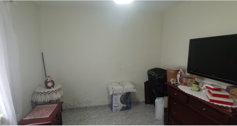 Casa assobradada à venda na Vila Guedes na Rua Maria Julieta Drummond de Andrade,