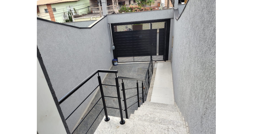 Sobrado novo à venda no Jardim São José (Zona Norte) na Rua Doutor João Toniolo 570