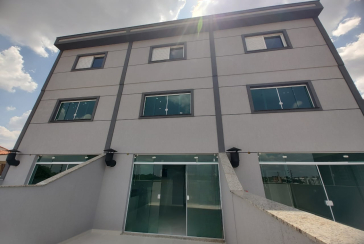 Sobrado novo à venda no Jardim São José (Zona Norte) na Rua Doutor João Toniolo 578,