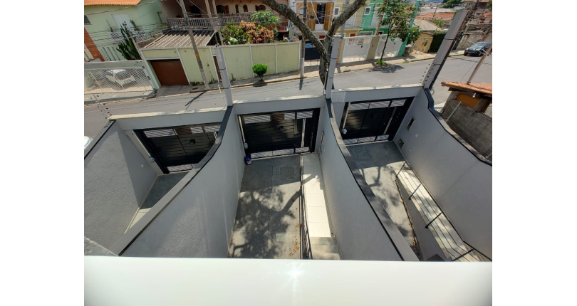 Sobrado novo à venda no Jardim São José (Zona Norte) na Rua Doutor João Toniolo 578,