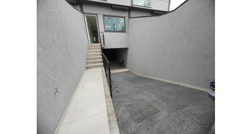 Sobrado novo à venda no Jardim São José (Zona Norte) na Rua Doutor João Toniolo 574