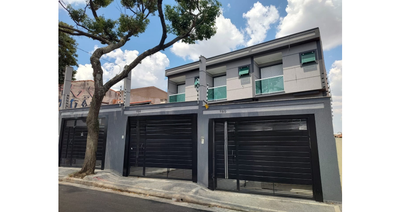 Sobrado novo à venda no Jardim São José (Zona Norte) na Rua Doutor João Toniolo 574