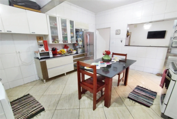  Sobrado à venda no Jardim Mutinga na Rua Belo Jardim