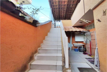  Sobrado à venda no Jardim Mutinga na Rua Belo Jardim