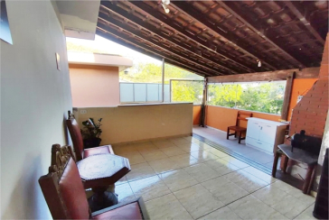  Sobrado à venda no Jardim Mutinga na Rua Belo Jardim