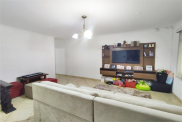  Sobrado à venda no Jardim Mutinga na Rua Belo Jardim