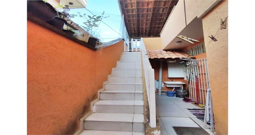  Sobrado à venda no Jardim Mutinga na Rua Belo Jardim