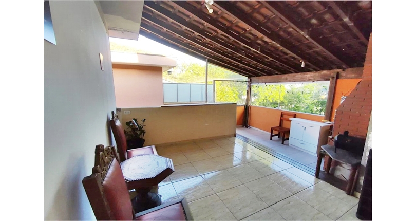  Sobrado à venda no Jardim Mutinga na Rua Belo Jardim