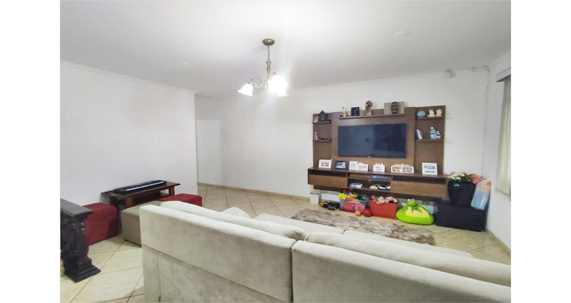  Sobrado à venda no Jardim Mutinga na Rua Belo Jardim