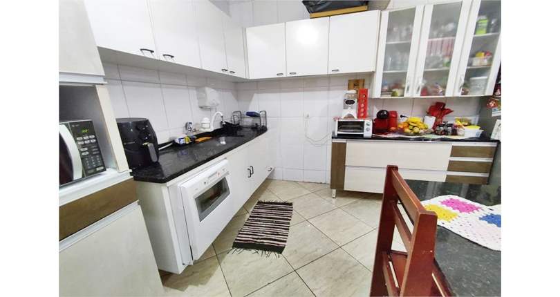  Sobrado à venda no Jardim Mutinga na Rua Belo Jardim