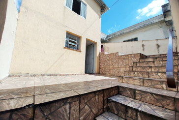 Casa assobradada à venda no Parque São Domingos na Rua Armando Martino