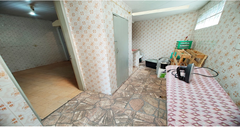 Casa assobradada à venda no Parque São Domingos na Rua Armando Martino