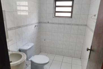 Bom Sobrado à venda no Jardim Mangalot na Rua General Lauro Cavalcanti de Farias,