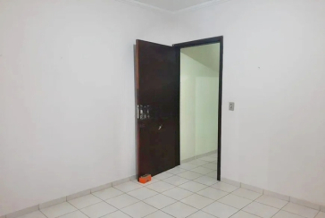 Bom Sobrado à venda no Jardim Mangalot na Rua General Lauro Cavalcanti de Farias,