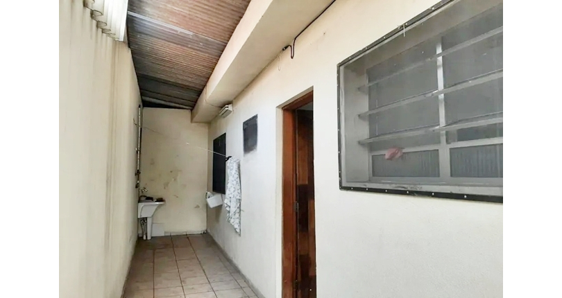 Bom Sobrado à venda no Jardim Mangalot na Rua General Lauro Cavalcanti de Farias,