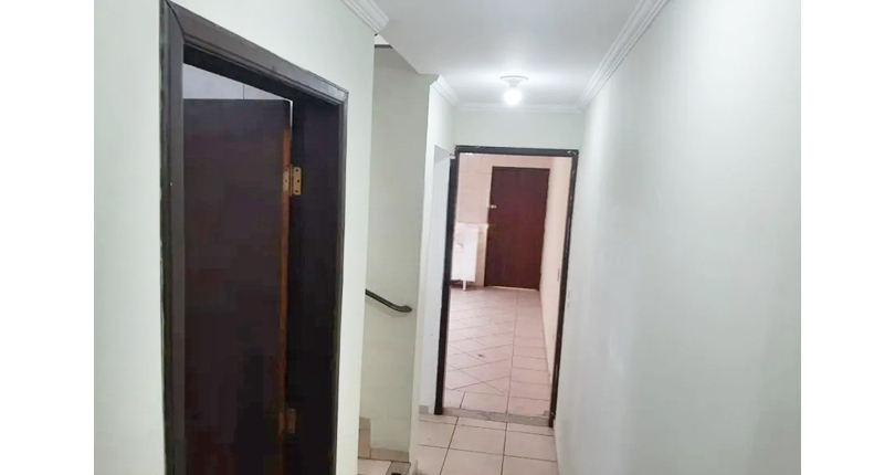 Bom Sobrado à venda no Jardim Mangalot na Rua General Lauro Cavalcanti de Farias,