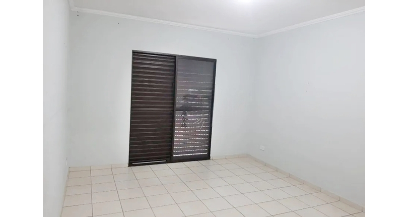 Bom Sobrado à venda no Jardim Mangalot na Rua General Lauro Cavalcanti de Farias,