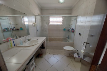 Casa espaçosa à venda na Vila Pirituba na Rua Padre João de Almeida,