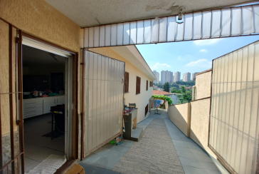 Casa espaçosa à venda na Vila Pirituba na Rua Padre João de Almeida,