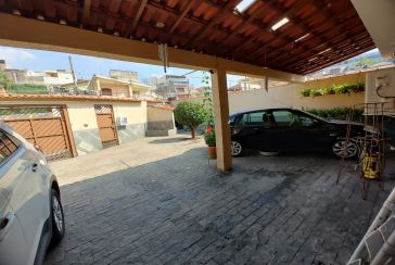 Casa espaçosa à venda na Vila Pirituba na Rua Padre João de Almeida,