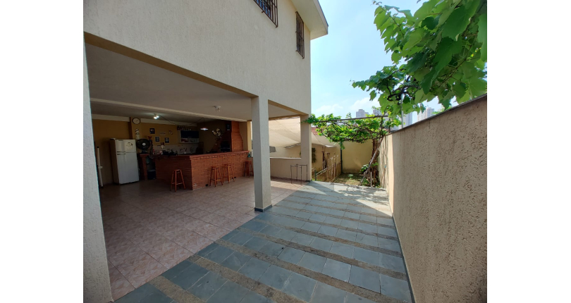 Casa espaçosa à venda na Vila Pirituba na Rua Padre João de Almeida,