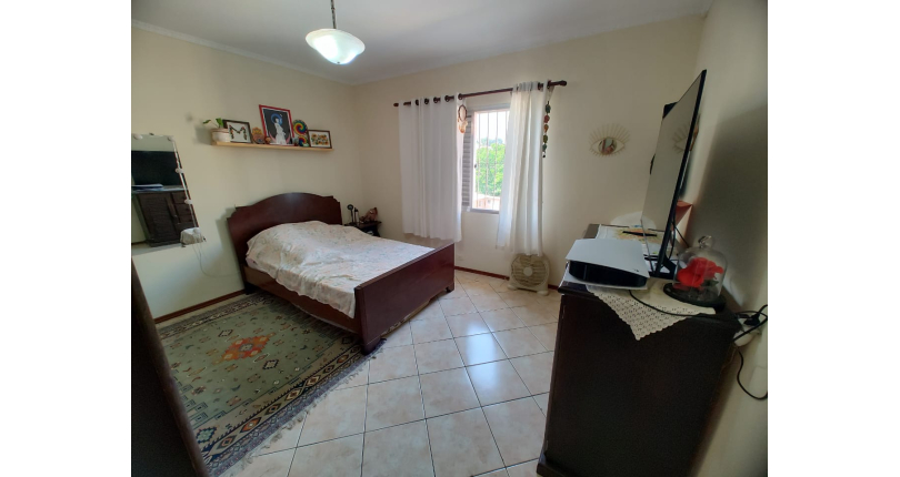 Casa espaçosa à venda na Vila Pirituba na Rua Padre João de Almeida,