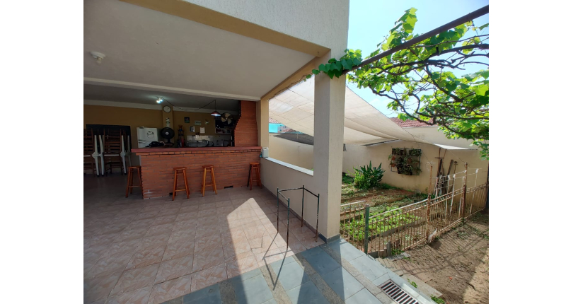 Casa espaçosa à venda na Vila Pirituba na Rua Padre João de Almeida,