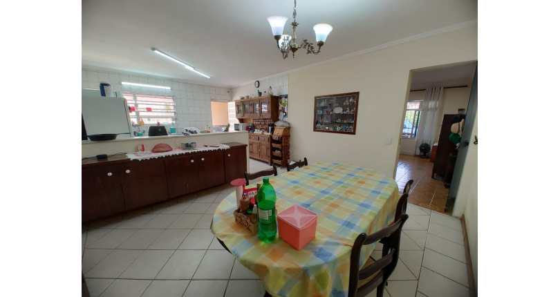 Casa espaçosa à venda na Vila Pirituba na Rua Padre João de Almeida,