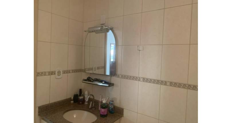 Bom Sobrado à venda na Vila Guedes na Rua Maria Julieta Drummond de Andrade