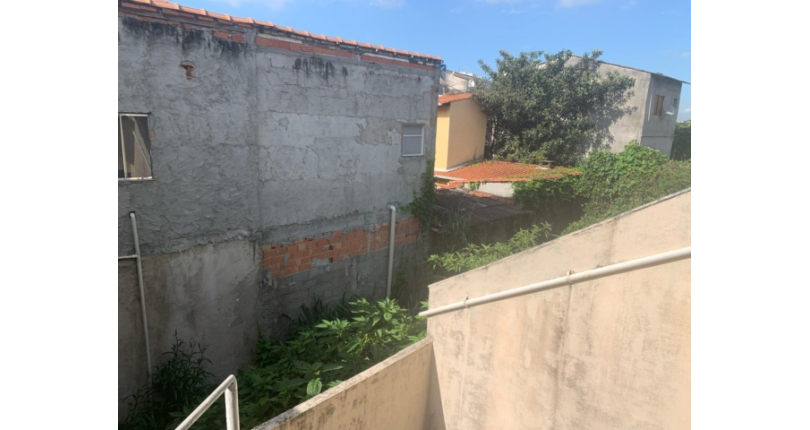 Bom Sobrado à venda na Vila Guedes na Rua Maria Julieta Drummond de Andrade