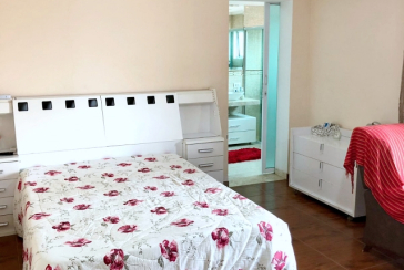 Belo Sobrado com arquitetura Única à venda no Jardim Vista Linda na Rua Jabiberi,