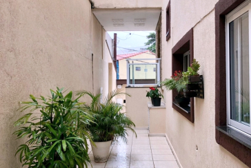 Belo Sobrado com arquitetura Única à venda no Jardim Vista Linda na Rua Jabiberi,