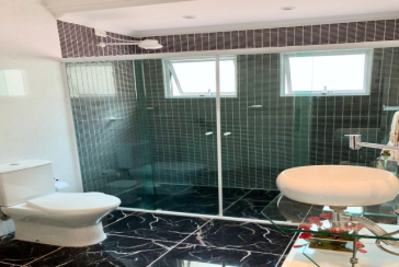 Belo Sobrado com arquitetura Única à venda no Jardim Vista Linda na Rua Jabiberi,