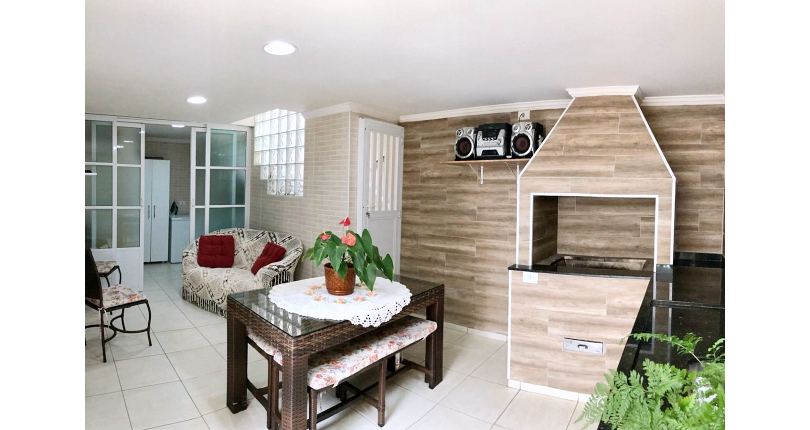 Belo Sobrado com arquitetura Única à venda no Jardim Vista Linda na Rua Jabiberi,