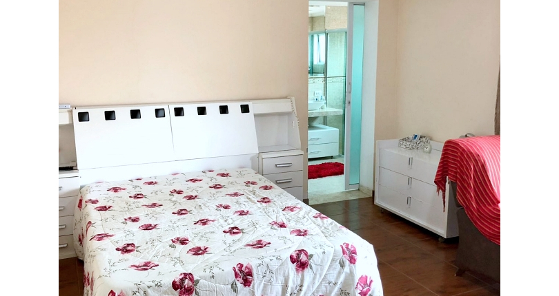 Belo Sobrado com arquitetura Única à venda no Jardim Vista Linda na Rua Jabiberi,