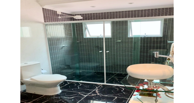 Belo Sobrado com arquitetura Única à venda no Jardim Vista Linda na Rua Jabiberi,