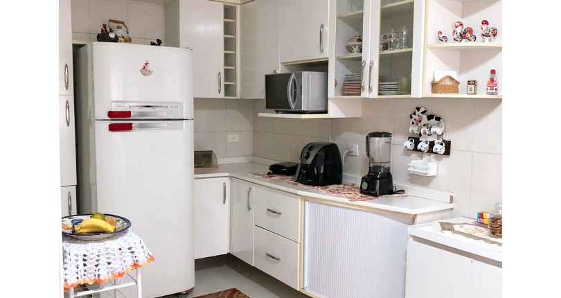 Belo Sobrado com arquitetura Única à venda no Jardim Vista Linda na Rua Jabiberi,