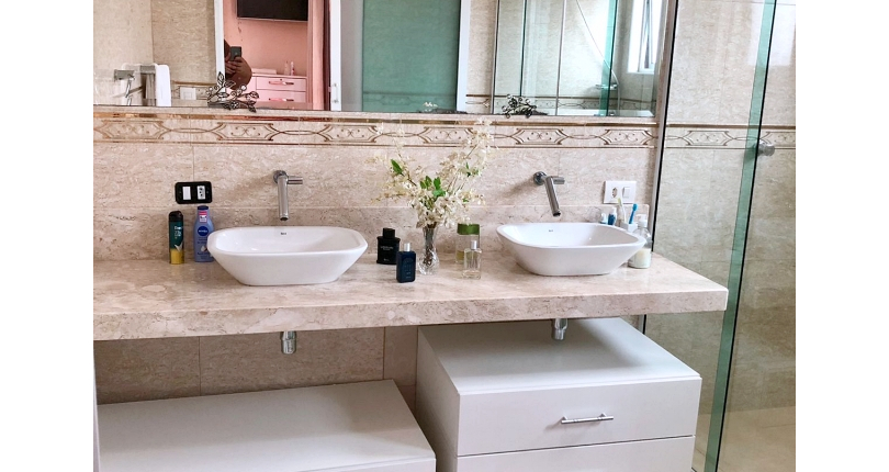 Belo Sobrado com arquitetura Única à venda no Jardim Vista Linda na Rua Jabiberi,