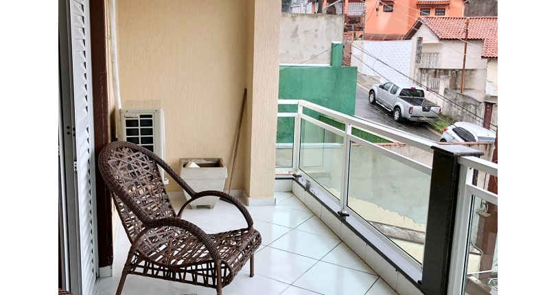 Belo Sobrado com arquitetura Única à venda no Jardim Vista Linda na Rua Jabiberi,