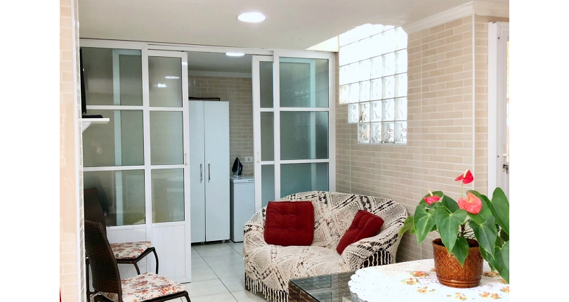 Belo Sobrado com arquitetura Única à venda no Jardim Vista Linda na Rua Jabiberi,