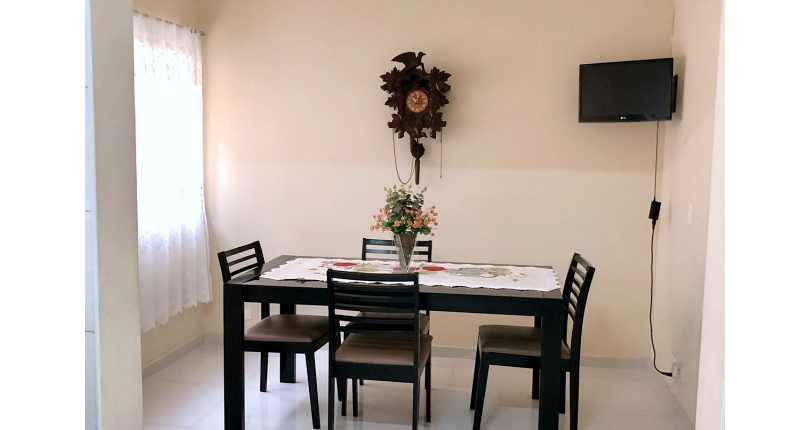 Belo Sobrado com arquitetura Única à venda no Jardim Vista Linda na Rua Jabiberi,