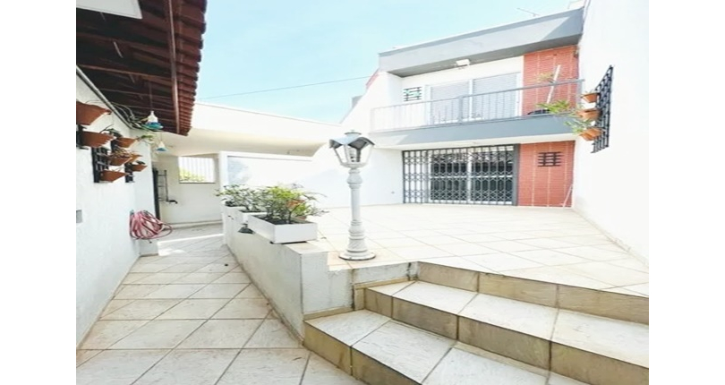 Sobrado à venda no Bairro do Parque São Domingos 