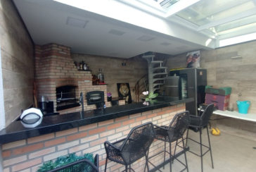 Belo Sobrado à venda no Bairro da Vila Piauí na Rua Afonso Claudio